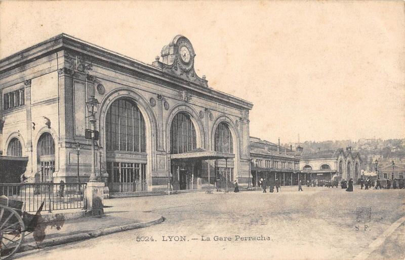 Carte postale ancienne Lyon - La Gare Perrache à Lyon