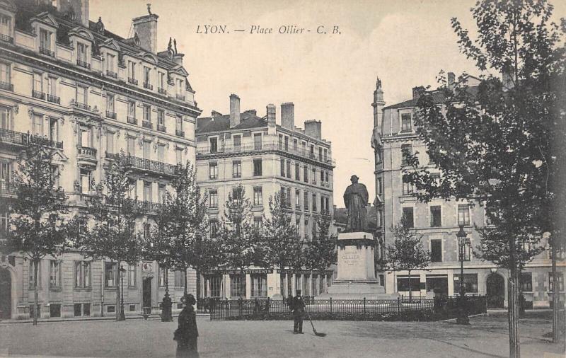 Carte postale ancienne Lyon - Place Ollier à Lyon