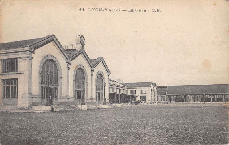 Carte postale ancienne Lyon - Vaise - La Gare à Lyon
