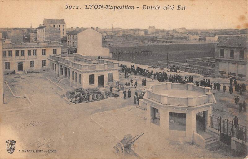 Carte postale ancienne Lyon - Exposition - Entree Cote Est à Lyon