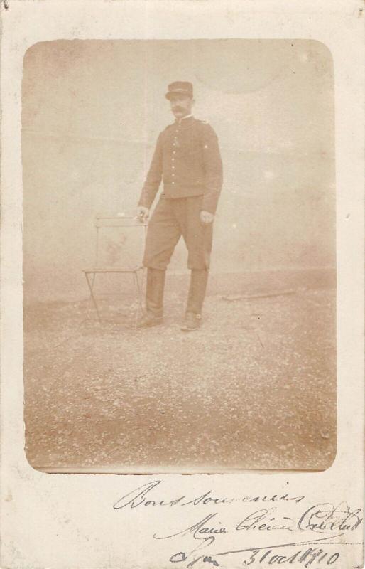 Carte postale ancienne Lyon - Carte Photo D'Un Militaire Situe A Lyon à Lyon