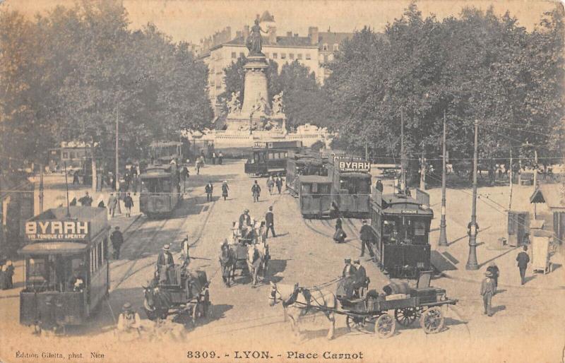 Carte postale ancienne Lyon - Place Carnot à Lyon