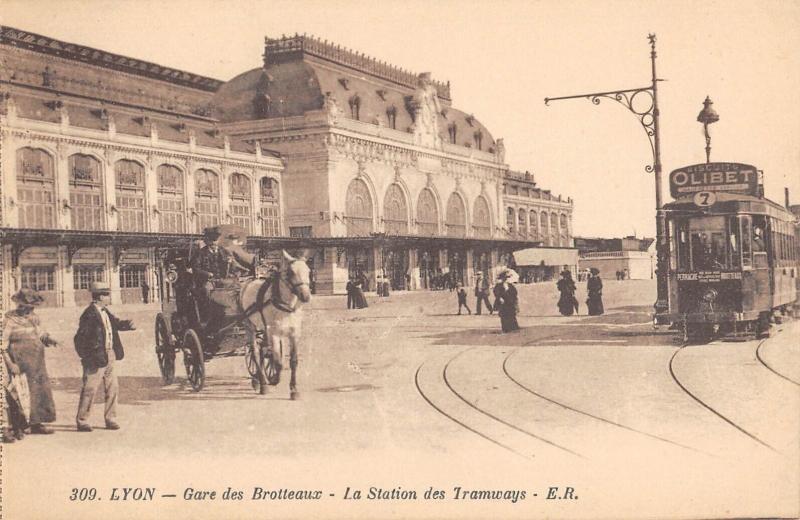 Carte postale ancienne Lyon - Gare Des Brotteaux - Station Des Tramways à Lyon