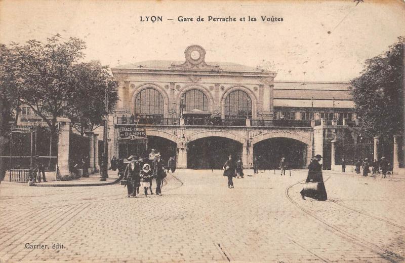 Carte postale ancienne Lyon - Gare De Perrache Et Les Voutes à Lyon