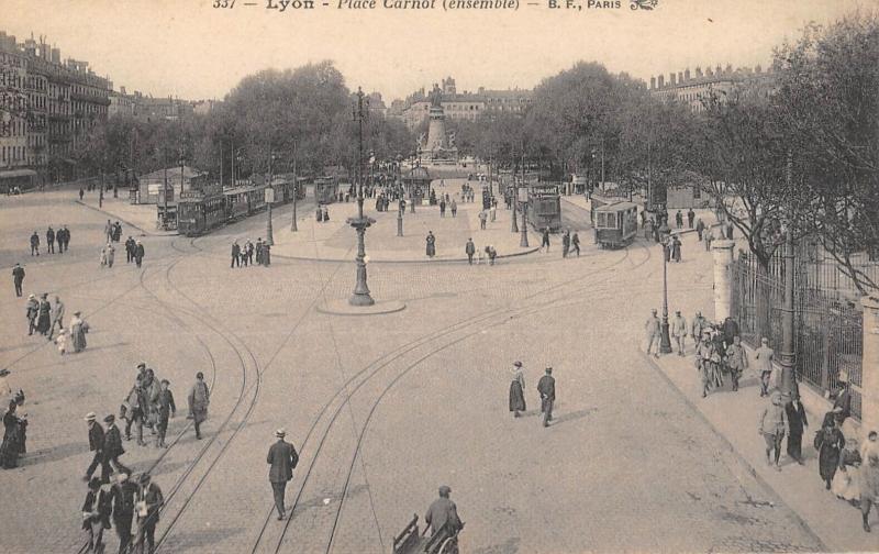 Carte postale ancienne Lyon - Place Carnot - Ensemble à Lyon