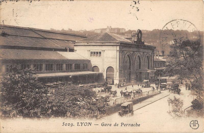Carte postale ancienne Lyon - La Gare Perrache à Lyon