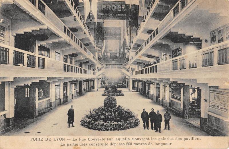 Carte postale ancienne Foire De Lyon - La Rue Couverte