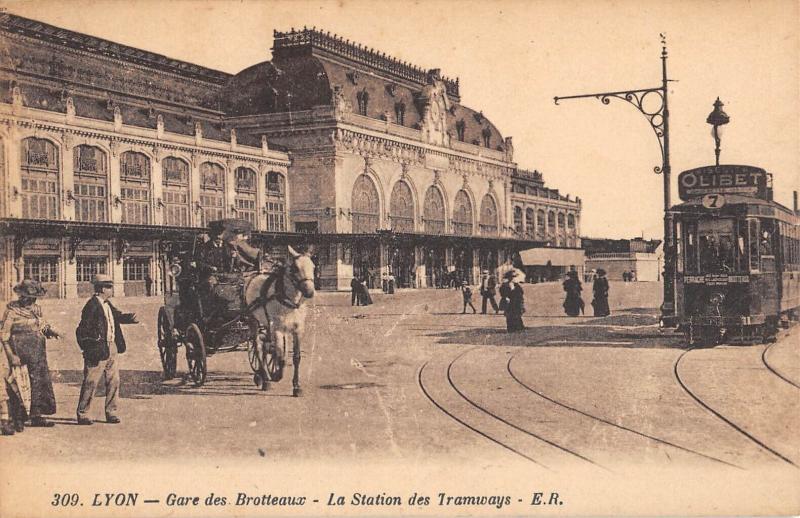 Carte postale ancienne Lyon - Gare Des Brotteaux - Station Des Tramways à Lyon