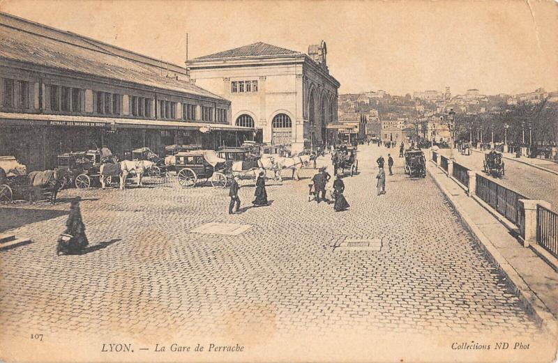 Carte postale ancienne Lyon - La Gare De Perrache à Lyon