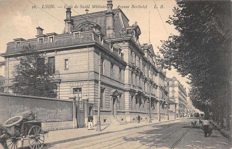 Carte postale ancienne Lyon - Ecole De Sante Militaire - Avenue Berthelot à Lyon