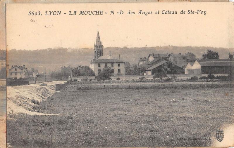 Carte postale ancienne Lyon - La Mouche - N.D. Des Anges Et Coteau De Sainte-Foy à Lyon