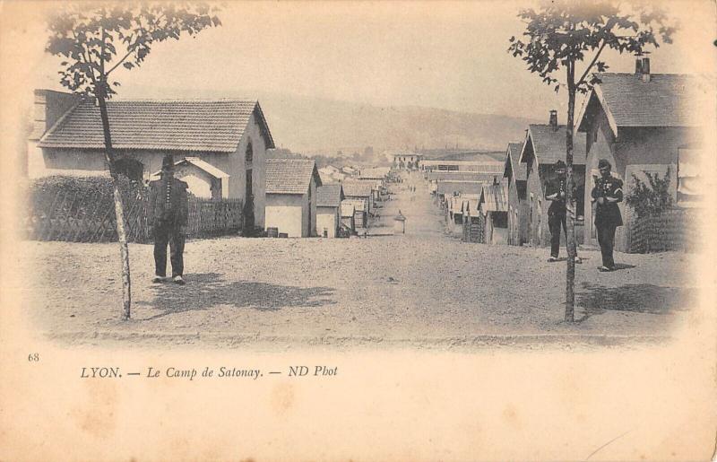 Carte postale ancienne Lyon - Le Camp De Sathonay à Lyon