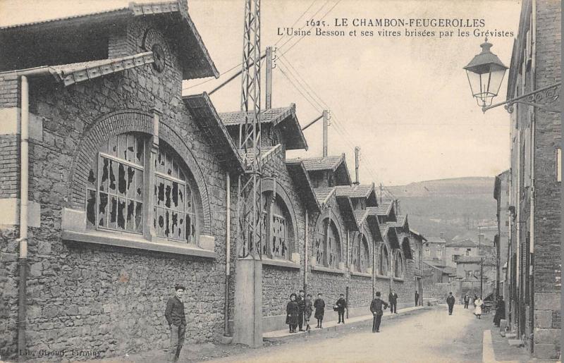 Carte postale ancienne Le Chambon Feugerolles - L'Usine Besson Et Ses Vitres Brises Par Greviste au Chambon-Feugerolles