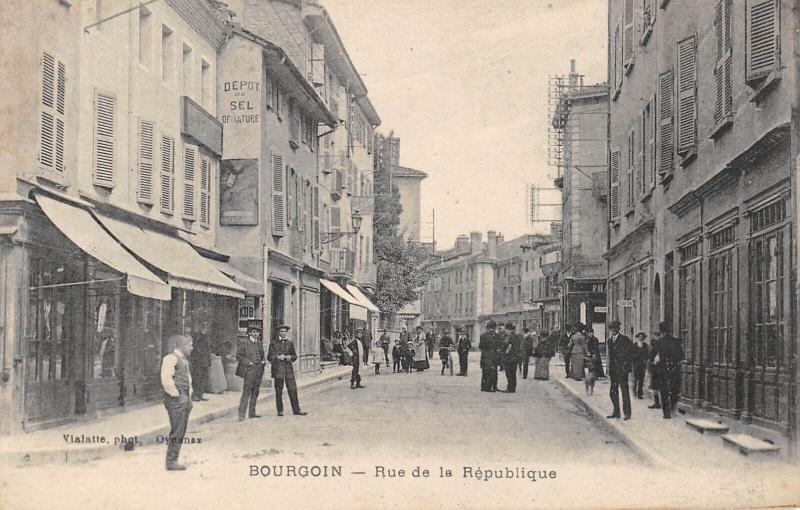 Carte postale ancienne Bourgoin - Rue De La Republique