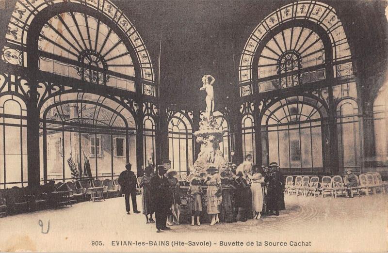 Carte postale ancienne Evian - Buvette De La Source Cachat