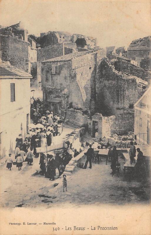 Carte postale ancienne Les Baux De Provence - La Procession aux Baux-de-Provence