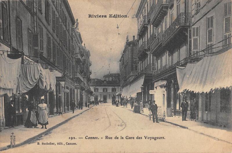 Carte postale ancienne Cannes - Rue De La Gare Des Voyageurs à Cannes