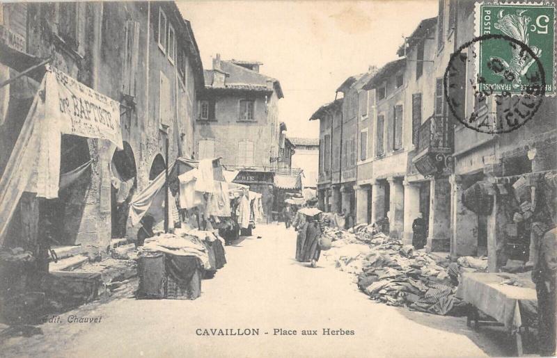 Carte postale ancienne Cavaillon - Place Aux Herbes à Cavaillon