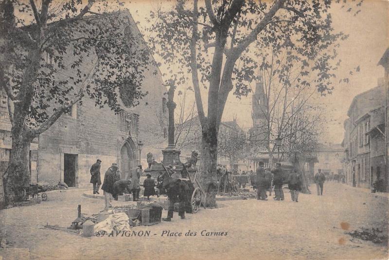 Carte postale ancienne Avignon - Place Des Carmes à Avignon