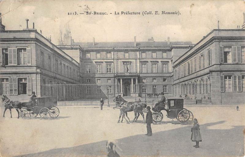 Carte postale ancienne Saint Brieuc - La Prefecture à Saint-Brieuc