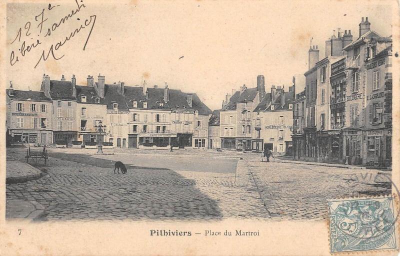 Carte postale ancienne Pithiviers - Place Du Martroi à Pithiviers