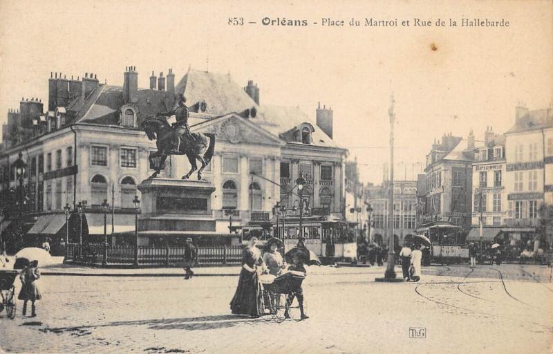 Carte postale ancienne Orleans - Place Du Martroi Et Rue De La Hallebarde à Orléans