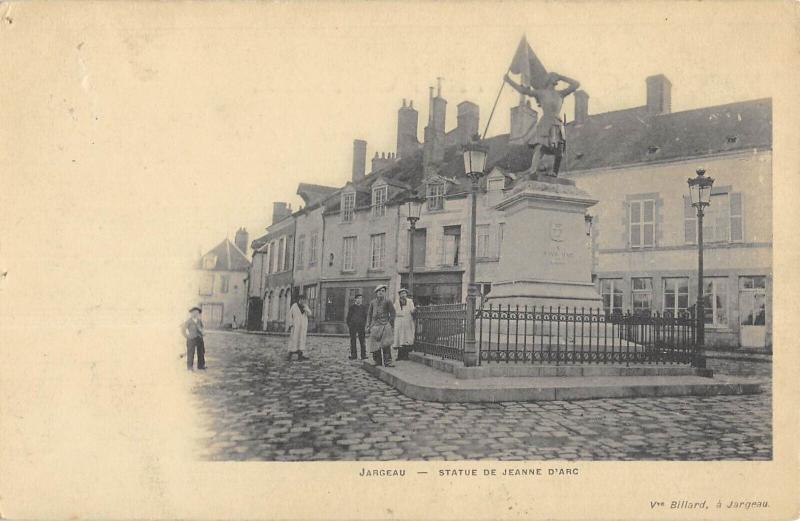 Carte postale ancienne Jargeau - Statue De Jeanne D'Arc à Jargeau