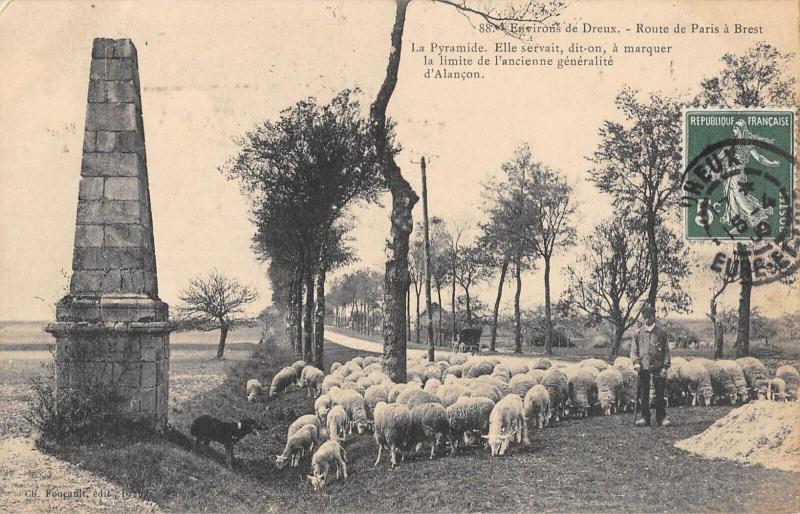 Carte postale ancienne Environs De Dreux - Route De Paris A Brest à Dreux