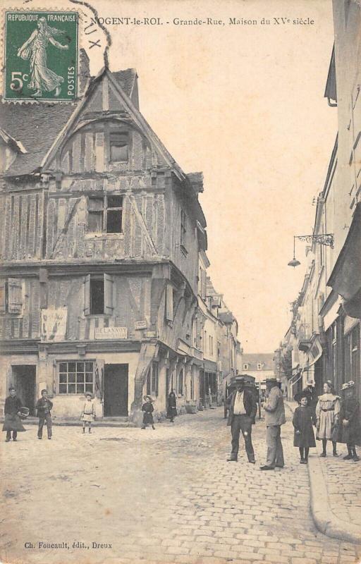 Carte postale ancienne Nogent Le Roi - Grande Rue à Nogent-le-Roi