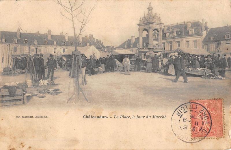 Carte postale ancienne Chateaudun - La Place - Le Jour Du Marche à Châteaudun