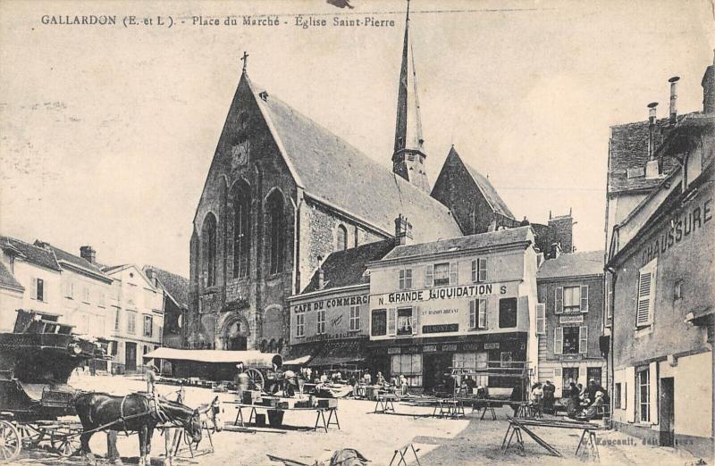 Carte postale ancienne Gallardon - Place Du Marche à Gallardon