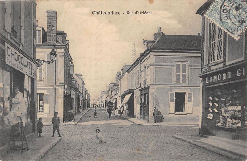 Carte postale ancienne Chateaudun - Rue D'Orleans à Châteaudun