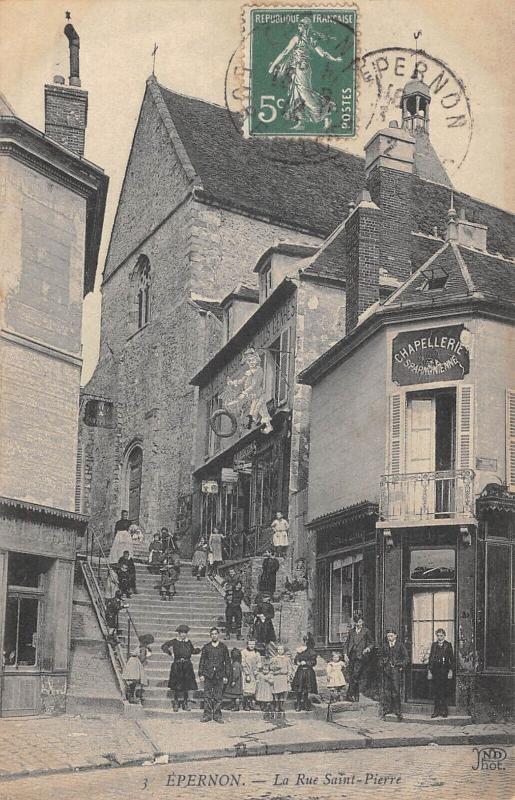 Carte postale ancienne Epernon - La Rue Saint Pierre à Épernon