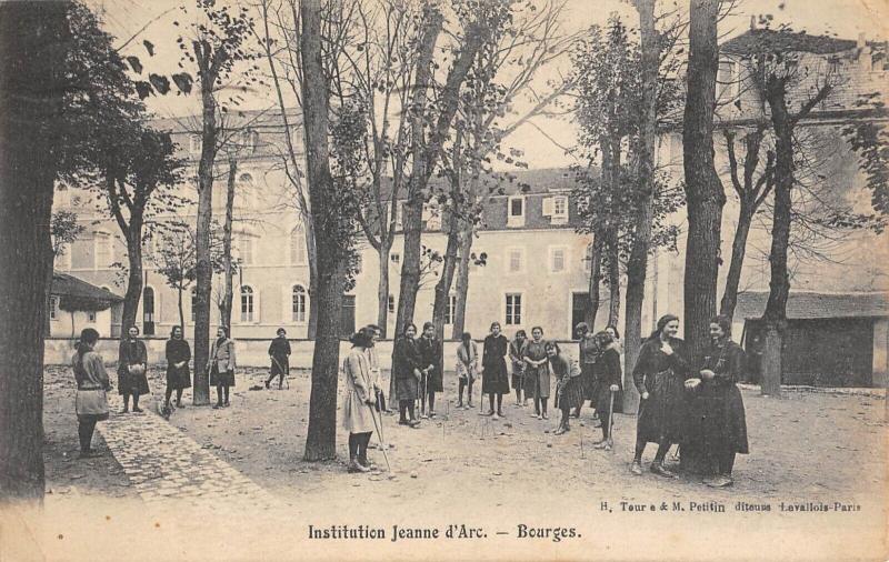 Carte postale ancienne Bourges - Institution Jeanne D'Arc à Bourges