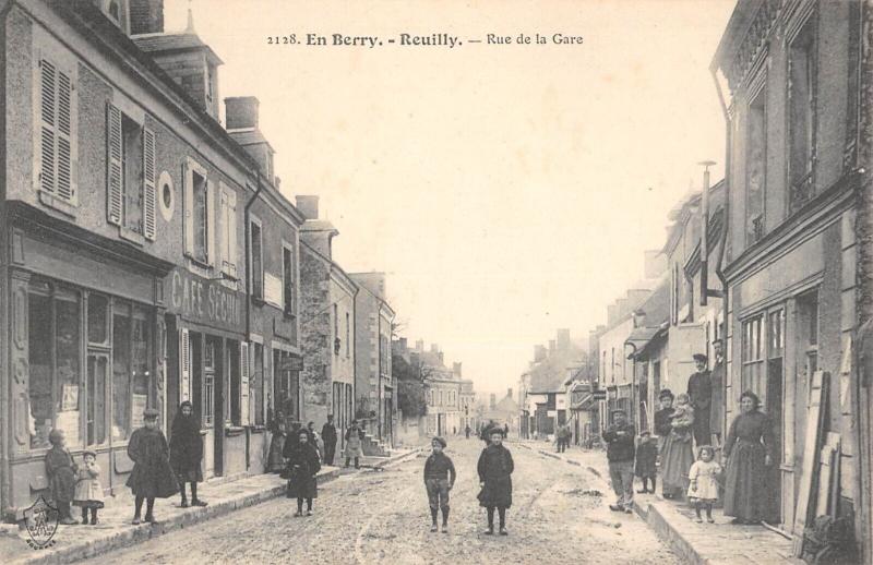 Carte postale ancienne Reuilly - Rue De La Gare à Reuilly