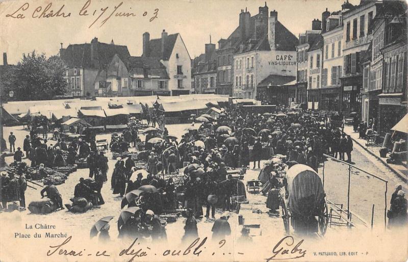 Carte postale ancienne La Chatre - Place Du Marche à La Châtre