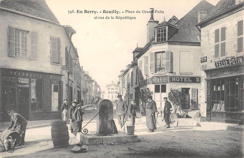 Carte postale ancienne Reuilly - Place Des Grands Puits Et Rue De La Republique à Reuilly
