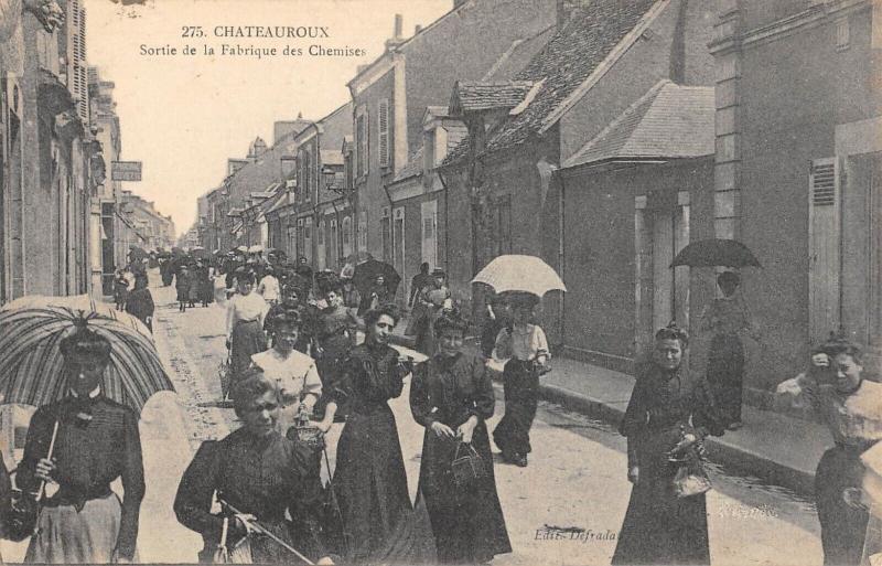 Carte postale ancienne Chateauroux - Sortie De La Fabrique De Chemises à Châteauroux