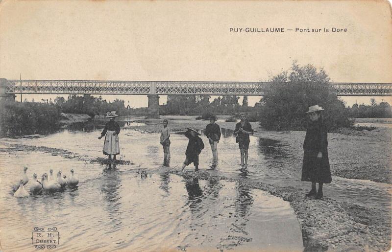 Carte postale ancienne Puy Guillaume - Pont Sur La Dore à Puy-Guillaume