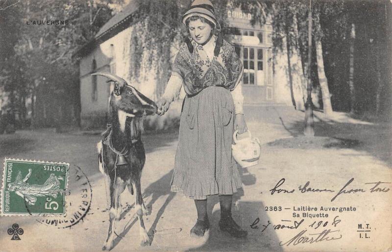 Carte postale ancienne Laitiere Auvergnate Et Sa Biquette