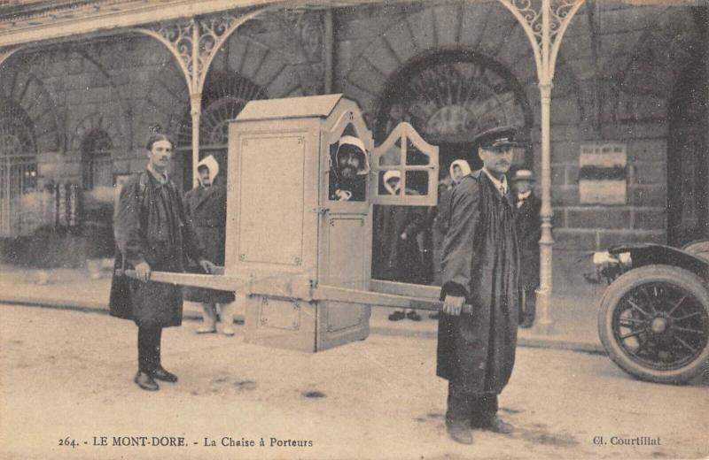 Carte postale ancienne Le Mont Dore - La Chaise A Porteurs à Mont-Dore