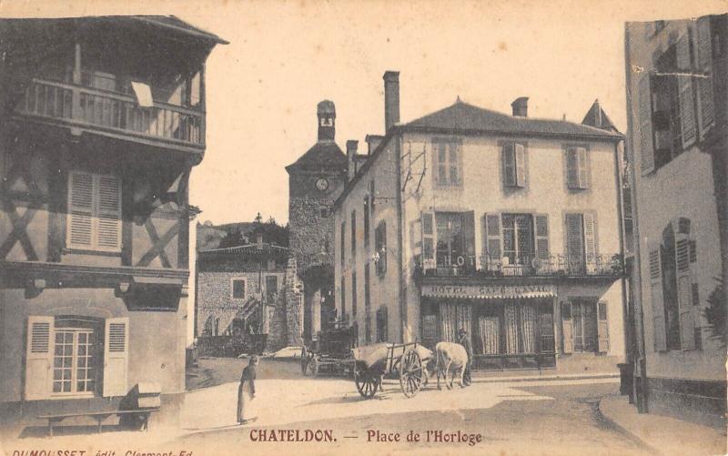 Carte postale ancienne Chateldon - Place De L'Horloge à Châteldon