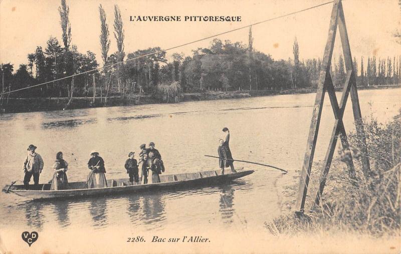 Carte postale ancienne Bac Sur L'Allier