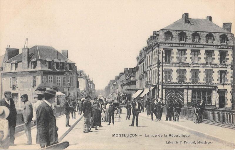 Carte postale ancienne Montlucon - Rue De La Republique à Montluçon
