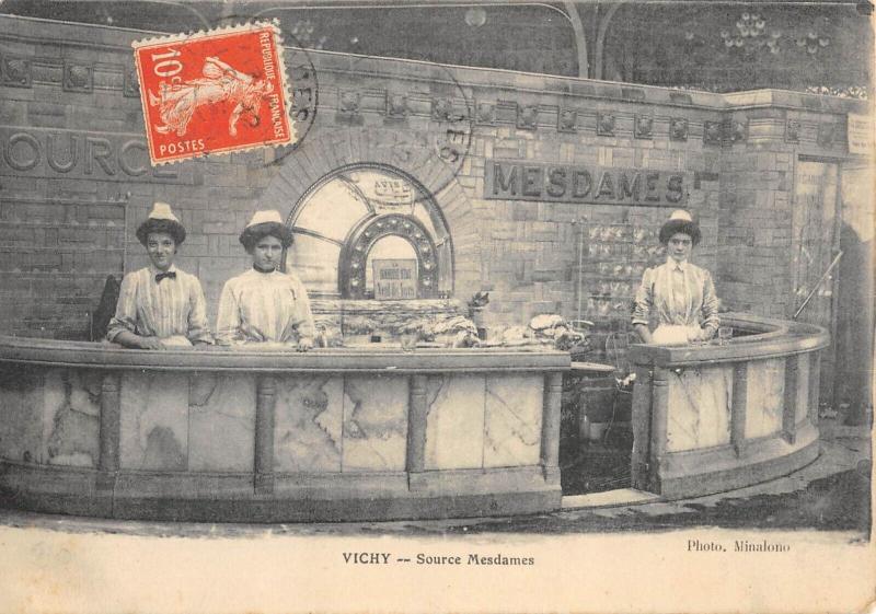 Carte postale ancienne Vichy - Source Mesdames à Vichy