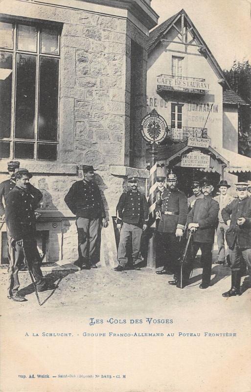 Carte postale ancienne Cols Des Vosges - A La Schlucht - Groupe Franco Allemand Poteau Frontiere