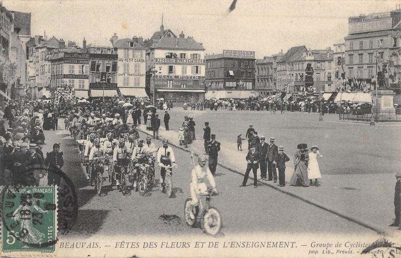 Carte postale ancienne Beauvais - Fetes Des Fleurs Et De L'Enseignement - Groupe De Cyclistes à Beauvais