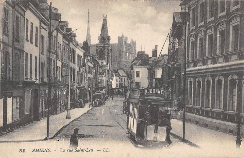 Carte postale ancienne Amiens - La Rue Saint Leu à Amiens