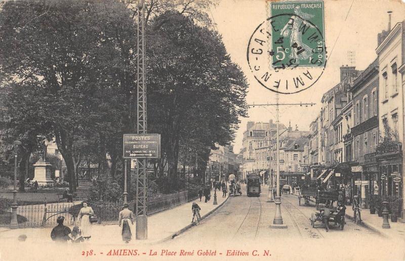 Carte postale ancienne Amiens - La Place Rene Goblet à Amiens