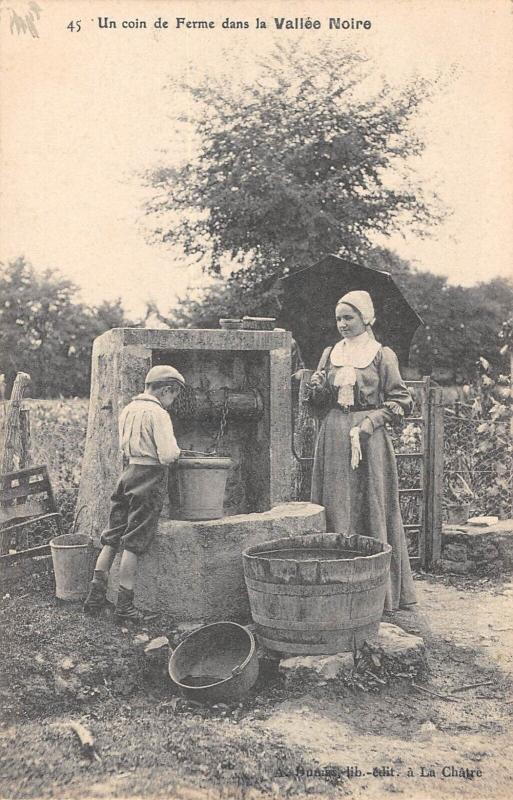 Carte postale ancienne Un Coin De Ferme Dans La Vallee Noire